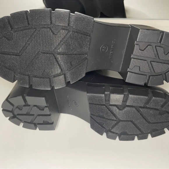 Madden Girl Tessa Lug Sole Platform Slip On Chelsea Ankle Boots - Picture 5 of 10